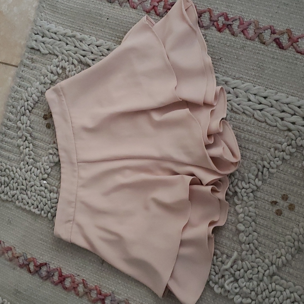 🦋 Zara flowy Ruffle Shorts in soft pink size small